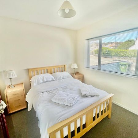 Cae Glas Apartments Холихед Экстерьер фото